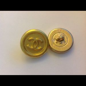 Set of 2 Chanel buttons